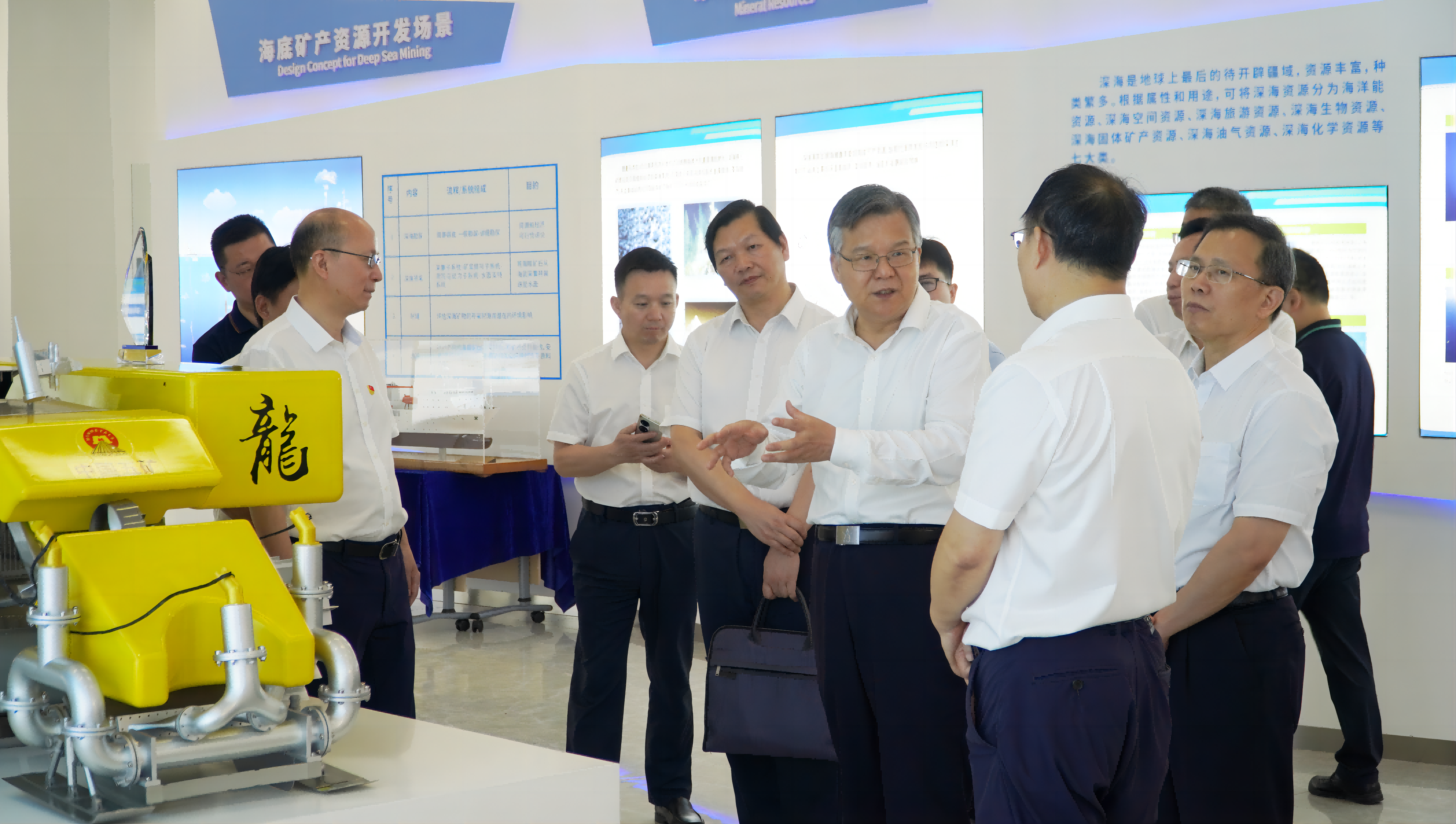 湖南省委常委、常務(wù)副省長李殿勛到長沙礦冶院調(diào)研